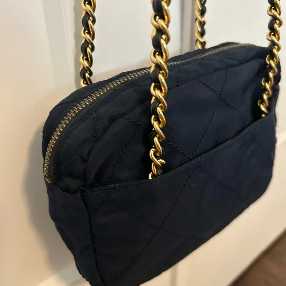 Prada - Picture 4 of 10